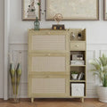 Armoire à chaussures Bohème en rotin et bois naturel avec portes battantes, trois étagères latérales, crochets à clés et petit tiroir
