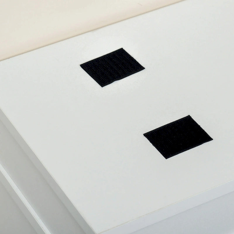 Banc à chaussures d'entrée blanc avec coussin, deux tiroirs à abattant, capacité de huit paires, étagères réglables