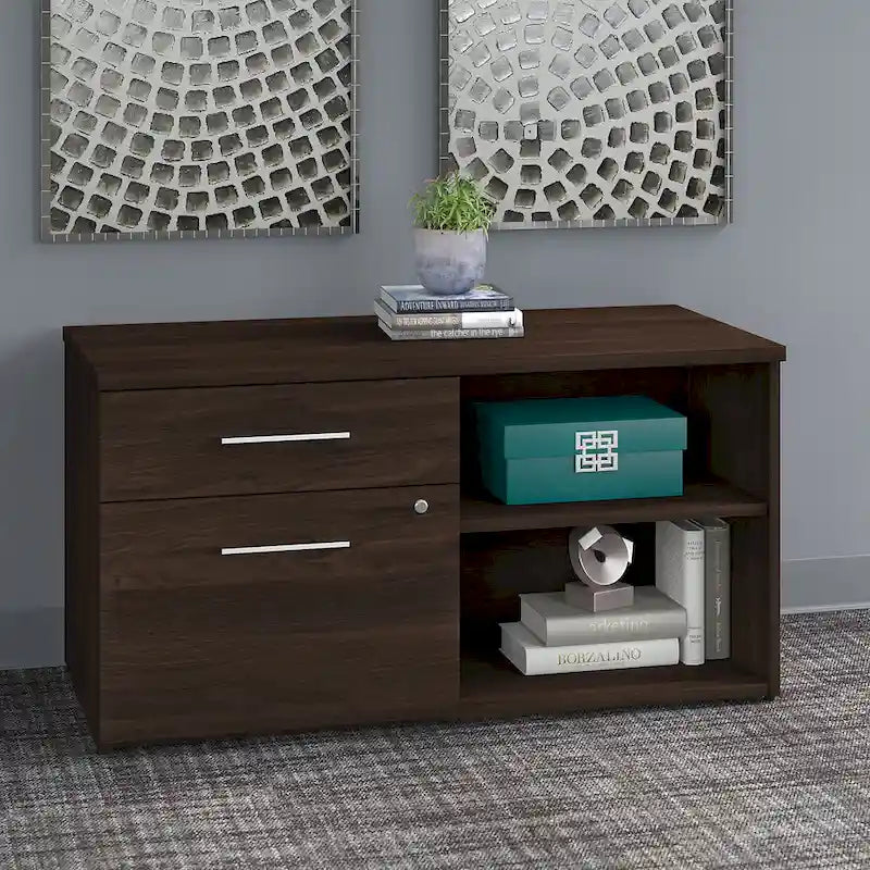 Meuble de rangement bas de bureau gris orageux à deux tiroirs, avec serrures et étagères ouvertes, support d'imprimante.