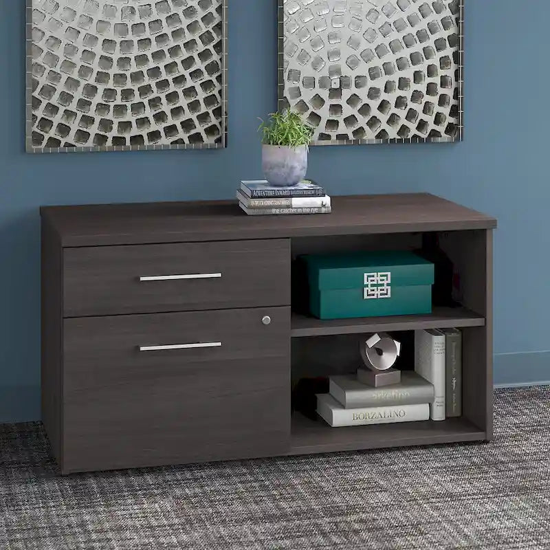 Meuble de rangement bas de bureau gris orageux à deux tiroirs, avec serrures et étagères ouvertes, support d'imprimante.