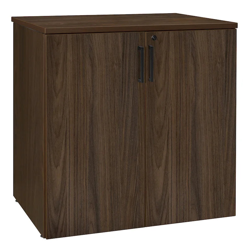 Armoire de bureau en bois de cerisier avec deux portes, étagères réglables et serrure.