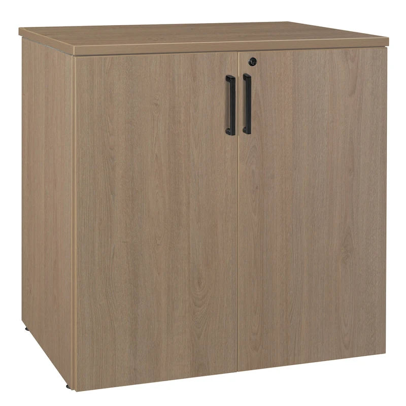 Armoire de bureau en bois de cerisier avec deux portes, étagères réglables et serrure.