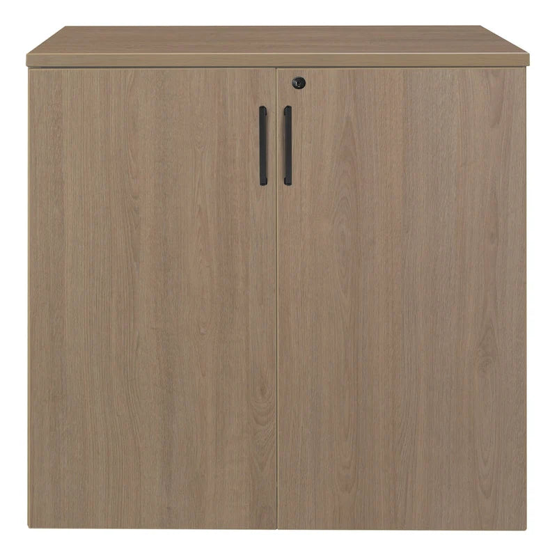 Armoire de bureau en bois de cerisier avec deux portes, étagères réglables et serrure.