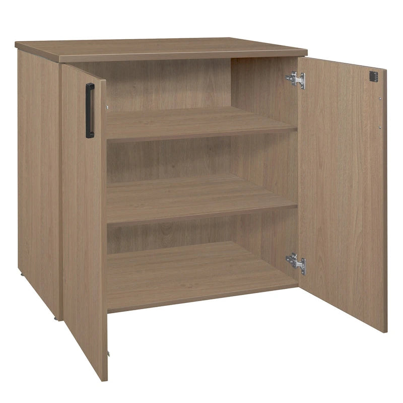 Armoire de bureau en bois de cerisier avec deux portes, étagères réglables et serrure.