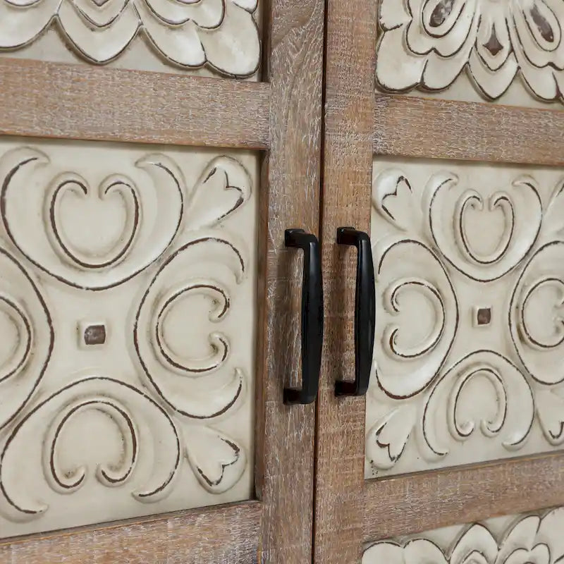 Meuble de rangement à deux portes de style rustique blanchi avec panneaux métalliques estampés, étagère fixe et bois de sapin