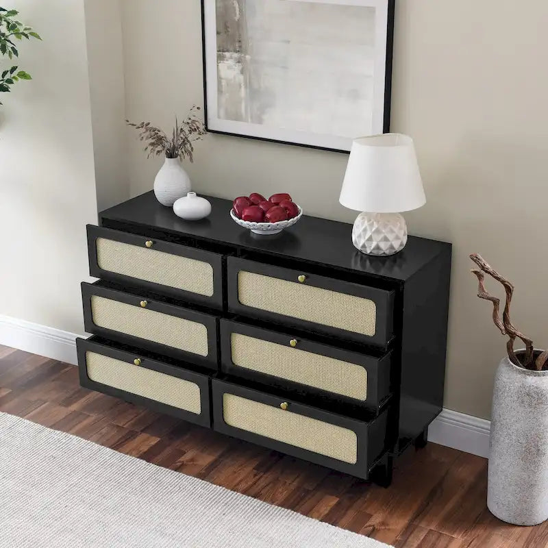 Commode à six tiroirs en noyer naturel, panneaux en rotin, poignées dorées, pieds coniques, MDF et bois massif