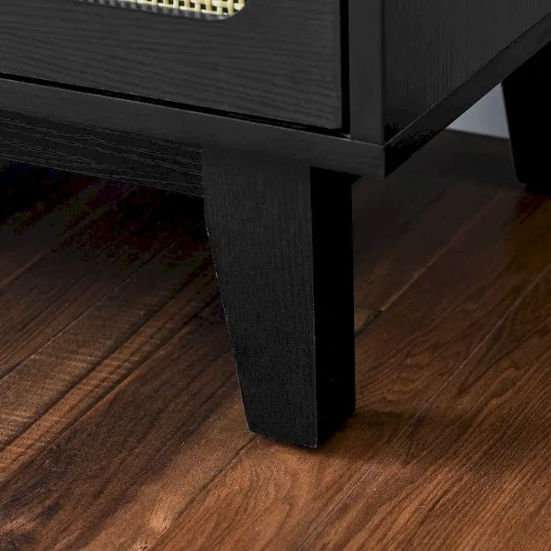 Commode à six tiroirs en noyer naturel, panneaux en rotin, poignées dorées, pieds coniques, MDF et bois massif