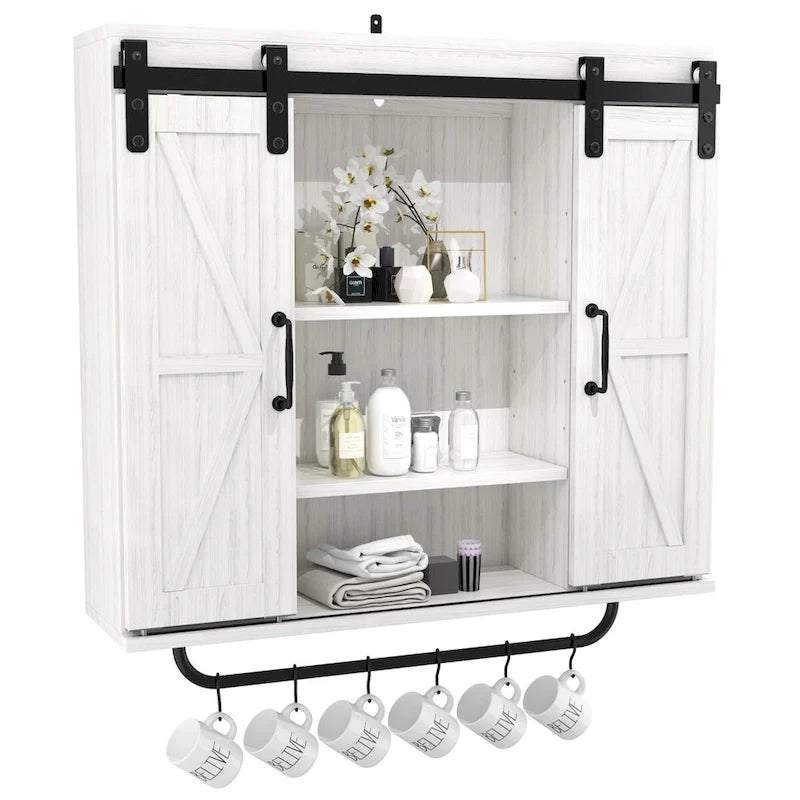 Armoire murale de style ferme blanche avec deux portes coulissantes, étagères réglables, barre de crochets