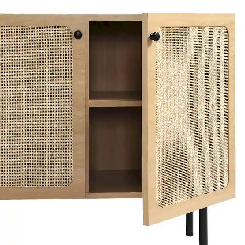 Meuble d'appoint noir à deux portes en rotin tressé, pieds en métal doré, pieds réglables, rangement à étagère dissimulée