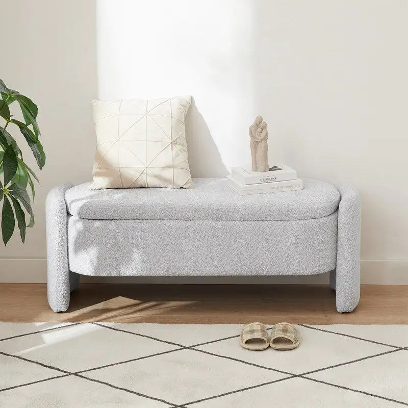 Banc de rangement ovale rembourré gris en polaire d'agneau, siège en mousse, cadre en eucalyptus