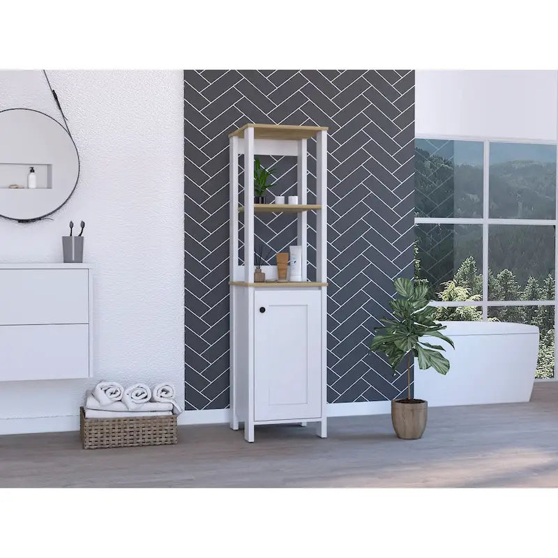 Meuble de salle de bain haut blanc pour linge de maison, deux étagères ouvertes, une porte, quatre pieds, accents en chêne clair