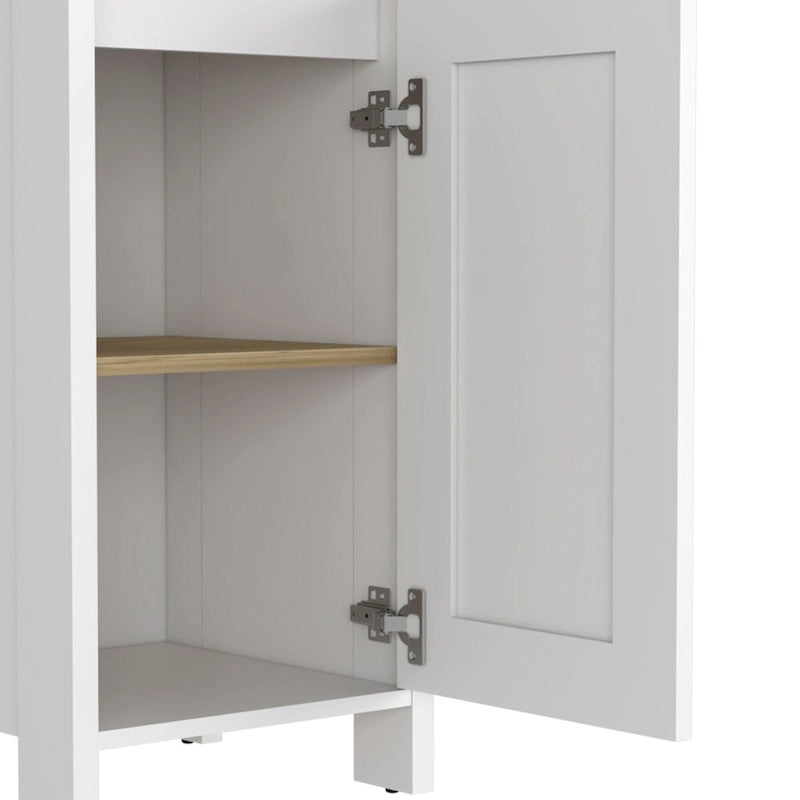 Meuble de salle de bain haut blanc pour linge de maison, deux étagères ouvertes, une porte, quatre pieds, accents en chêne clair