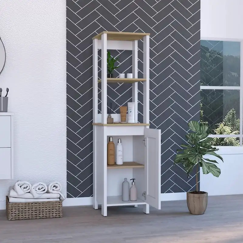 Meuble de salle de bain haut blanc pour linge de maison, deux étagères ouvertes, une porte, quatre pieds, accents en chêne clair