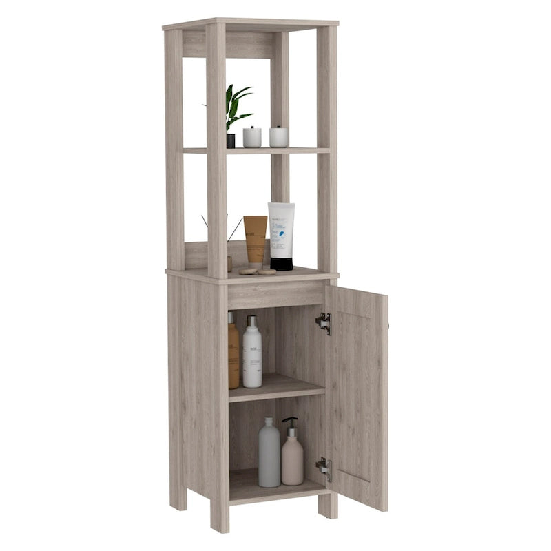 Meuble de salle de bain haut blanc pour linge de maison, deux étagères ouvertes, une porte, quatre pieds, accents en chêne clair